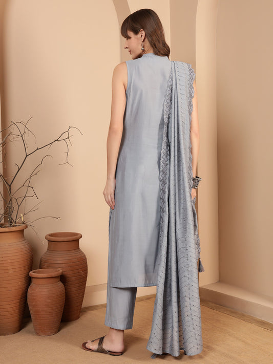 Cloud Grey Embroidered Silk Blend Women's Kurta, Pyjama & Dupatta Set