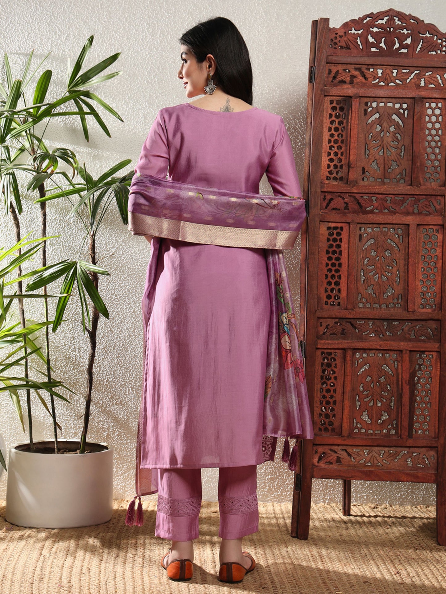 Light Purple Embroidered Viscose Women's Kurta, Pyjama & Dupatta Set